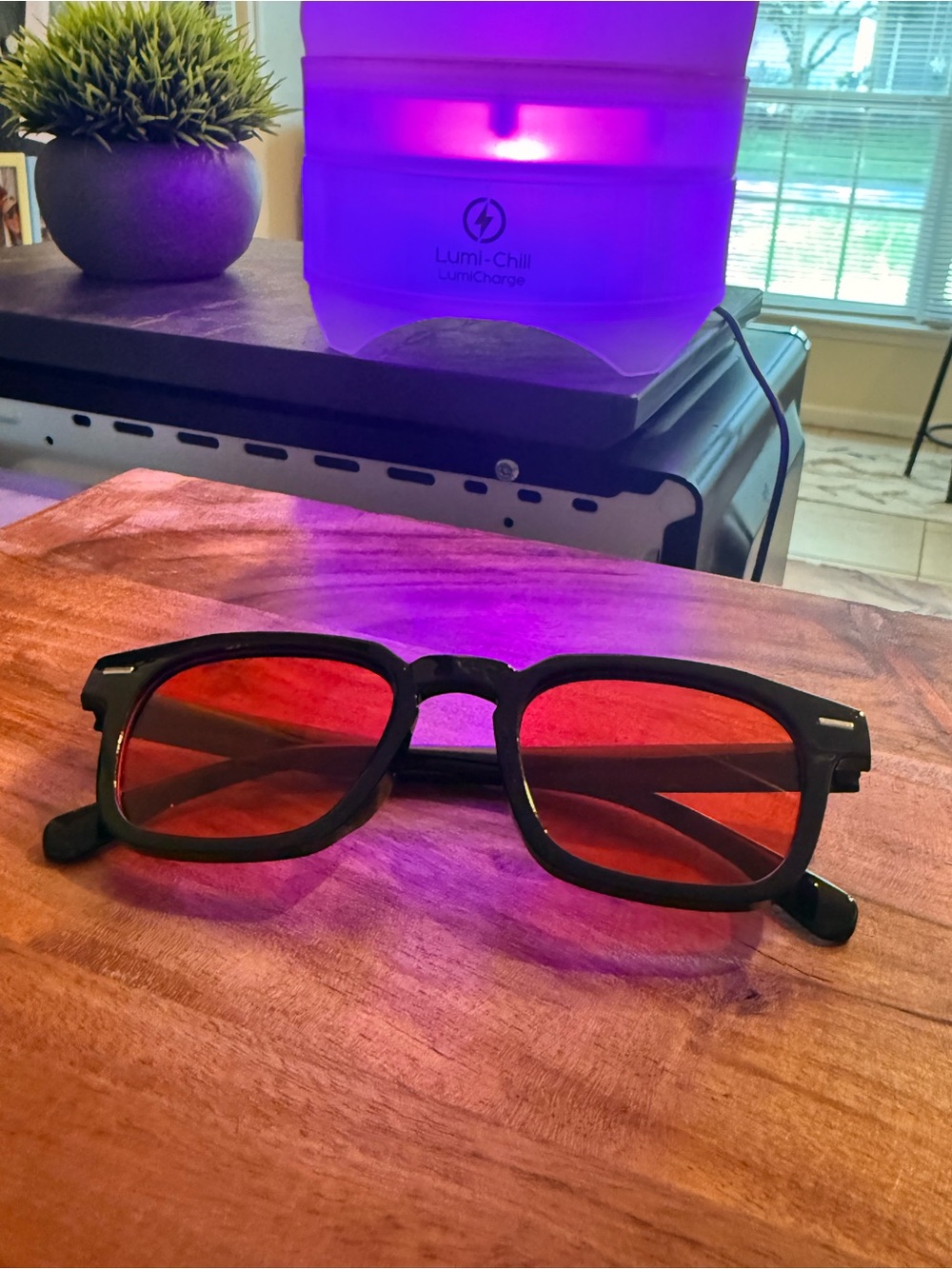 glasses with red lenses - Picture 3 of 5